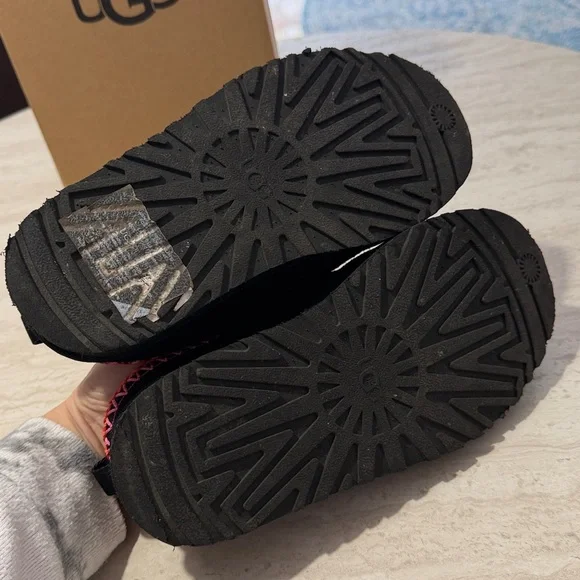 UGG Tazz Little Girl Black Slippers *2 - Picture 5 of 8